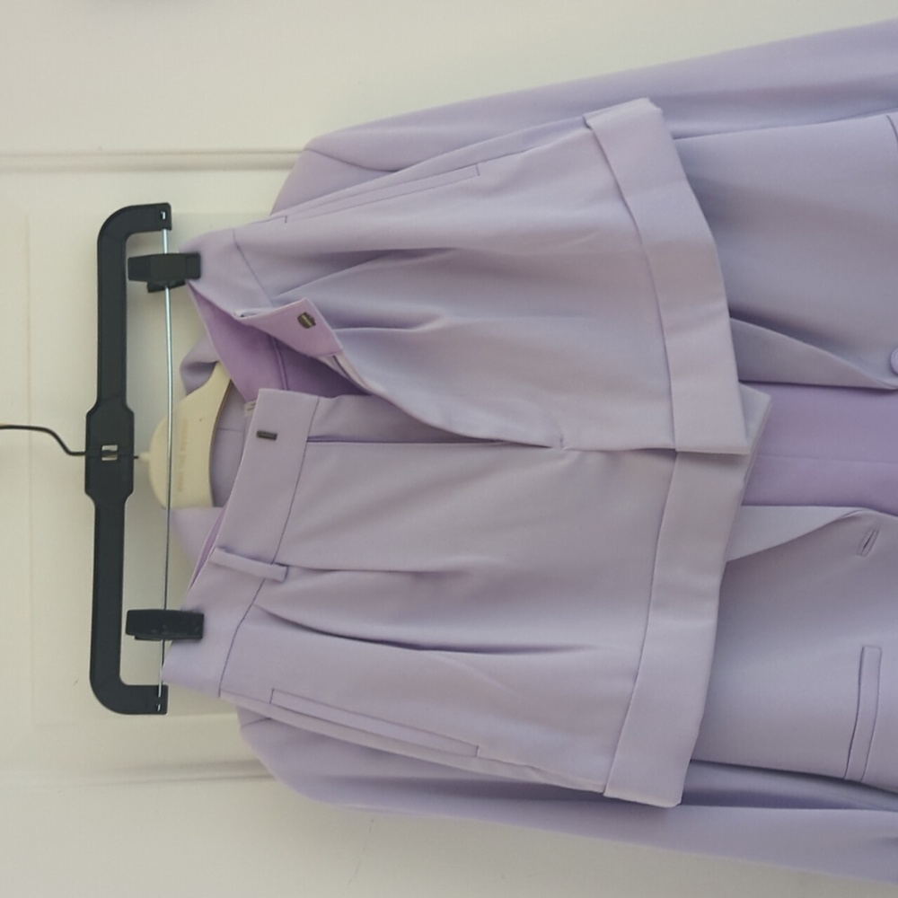 Alice + Olivia Size 0 lavender short suit set